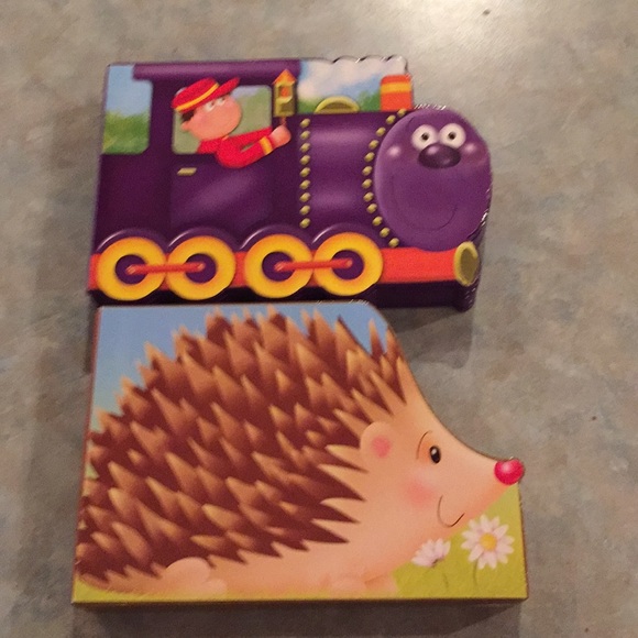 Lazy one creeper onesie and bonus children books - Picture 6 of 7